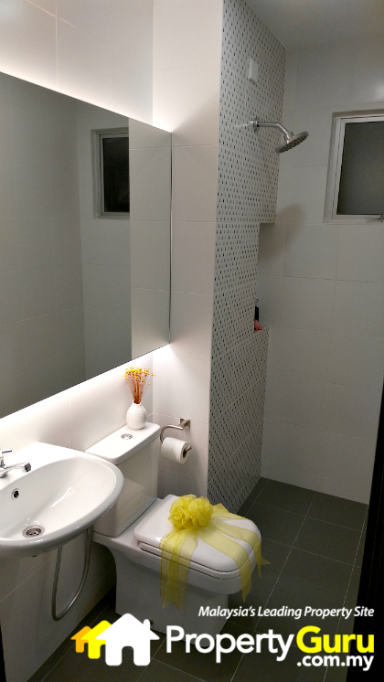 012 The Edge Residen - Type Aâs second bathroom.